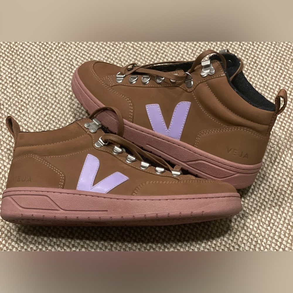 VEJA Gender Inclusive Roraima High Top Sneaker NWOT - Picture 7 of 14